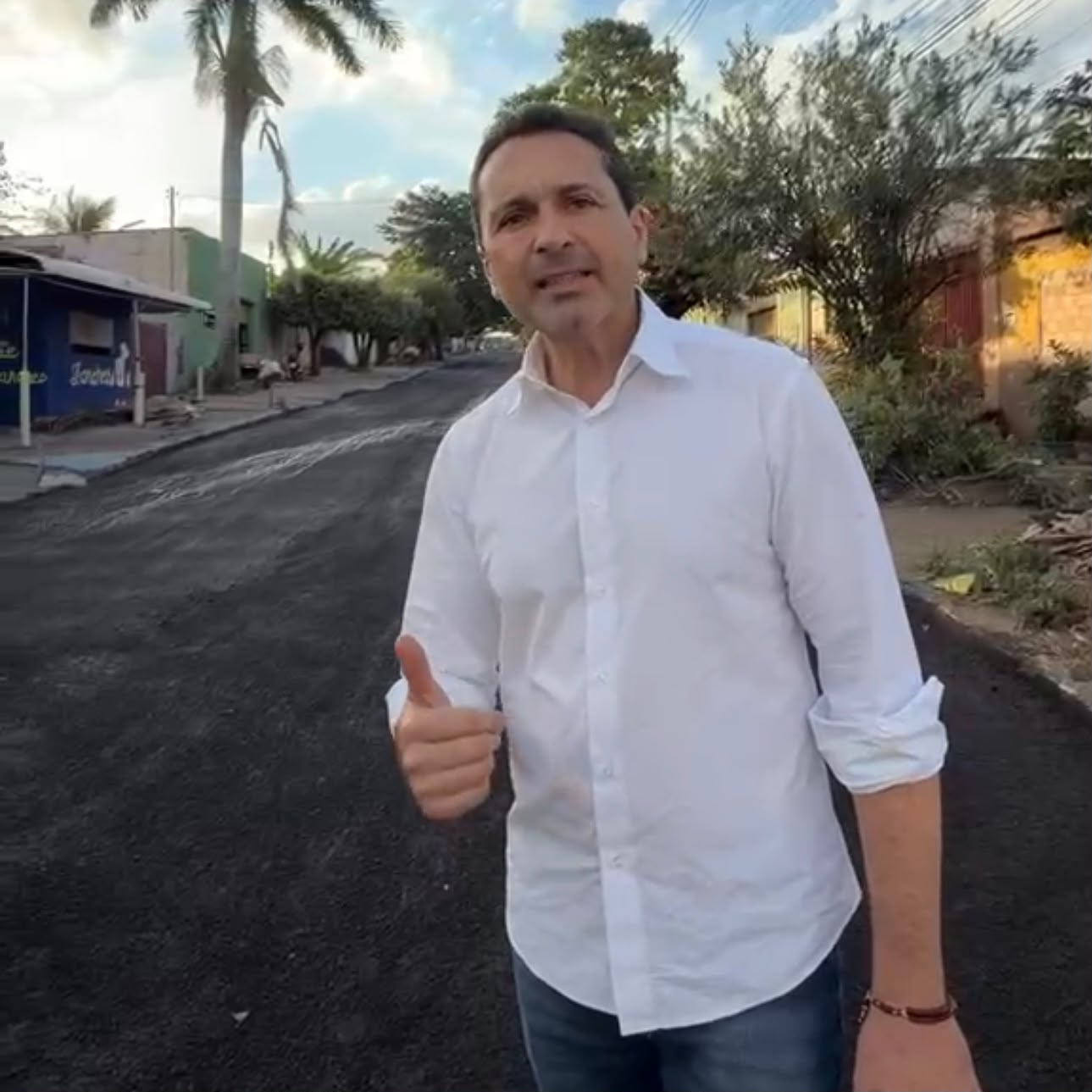 Leandro Vilela acompanha obras de recapeamento e reforça compromisso com a infraestrutura de Aparecida