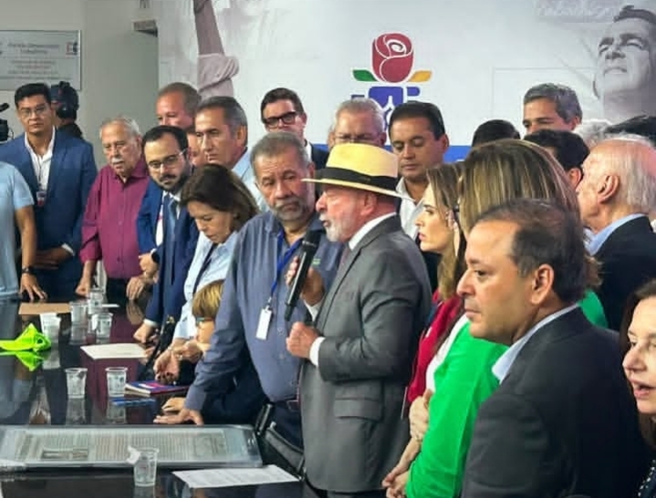 PDT oficializa apoio à reeleição de Lula durante convenção nacional em Brasília