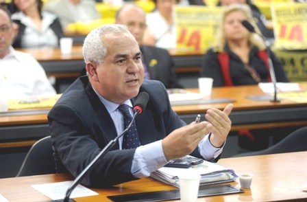 Compromisso com o povo inspira projeto de Roberto Policarpo para retornar à Câmara Federal