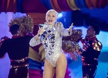 Xuxa faz último voo da icônica nave e emociona gerações em espetáculo inesquecível
