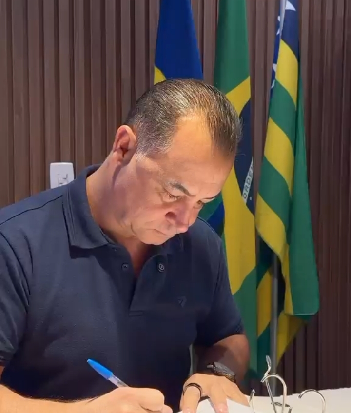 Carlinhos do Mangão homologa o processo licitatório da construção da nova UPA do Lago Azul